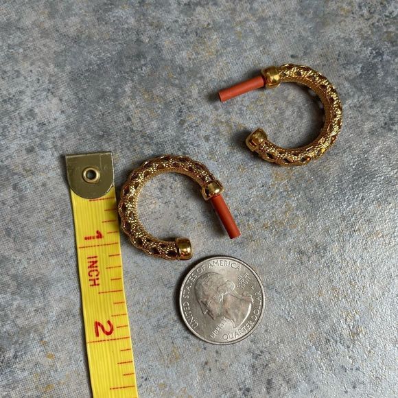 🌝 Gold Puff Hoop Earrings 🌝 - Picture 4 of 8